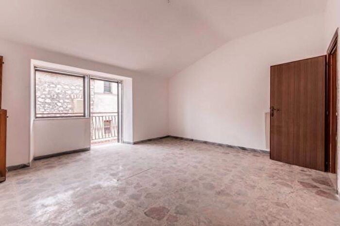 Appartamento quadrilocale in vendita in Via del Boschetto, Norma