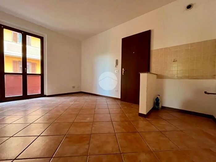 Appartamento trilocale in vendita in Via Casella, Cremona