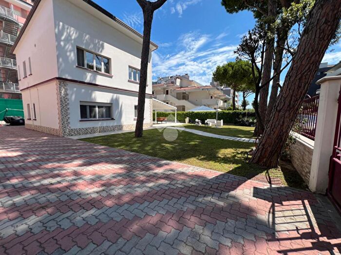 Casa con 7 locali in vendita in Via Traversa X di Pineta, Cervia