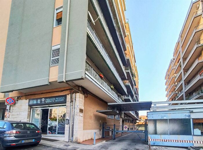 Appartamento quadrilocale in vendita in Via Caronda, Catania