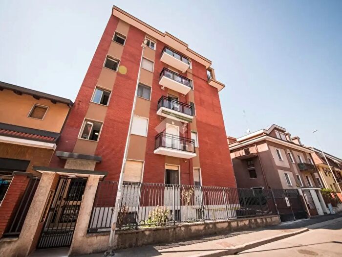 Appartamento trilocale in vendita in Via Pasubio, Cesano Boscone