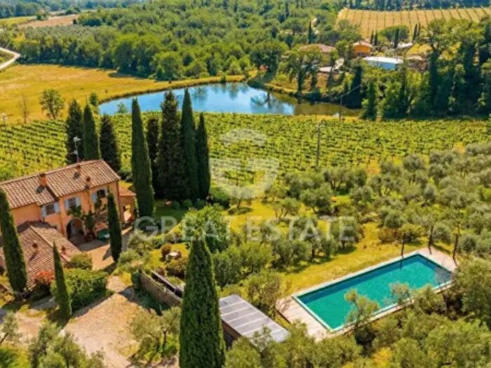 Casa con 6 locali in vendita in Via Senese, Bucine