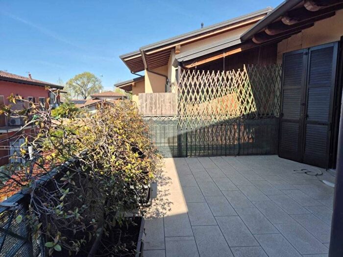 Appartamento trilocale in affitto in Cavernago