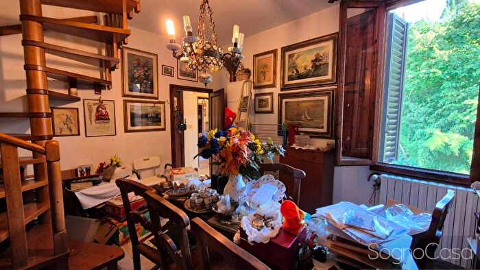 Appartamento quadrilocale in vendita in Via della Crtosa, Firenze