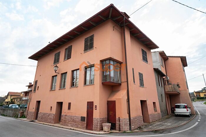 Casa quadrilocale in vendita in Via San Martino Corciano Pg, Corciano