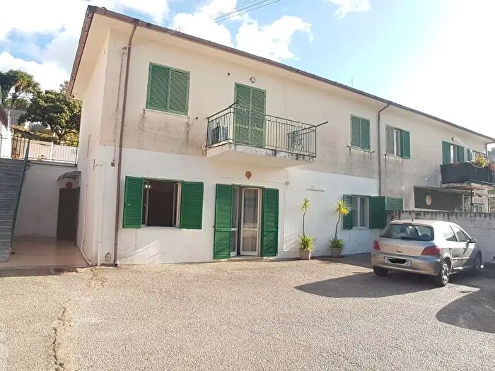 Appartamento con 6 locali in vendita in Via Ludovico Ariosto, Agropoli
