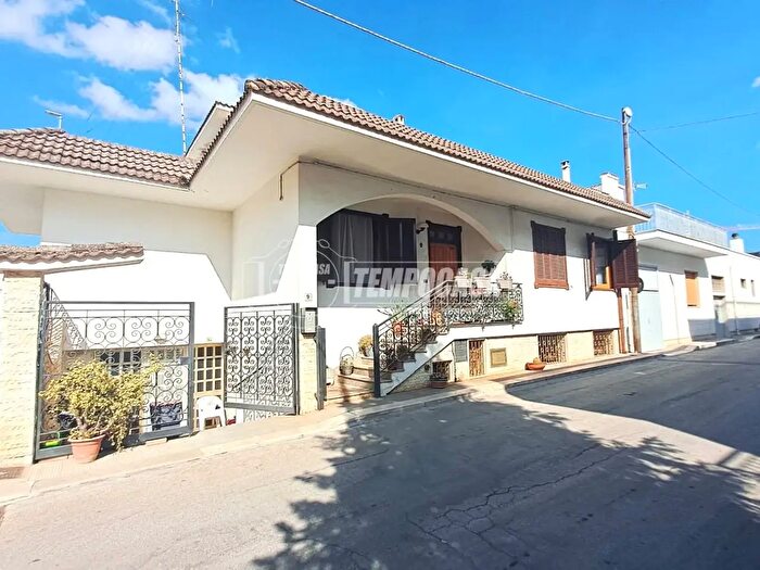 Casa trilocale in vendita in Via T Tasso, Adelfia