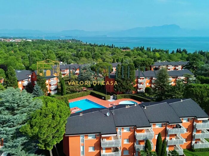 Appartamento trilocale in vendita in Via Arrigo Boito, Peschiera Del Garda