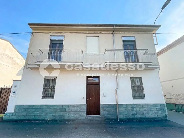 Casa quadrilocale in vendita in Via Cesare Battisti, Trino