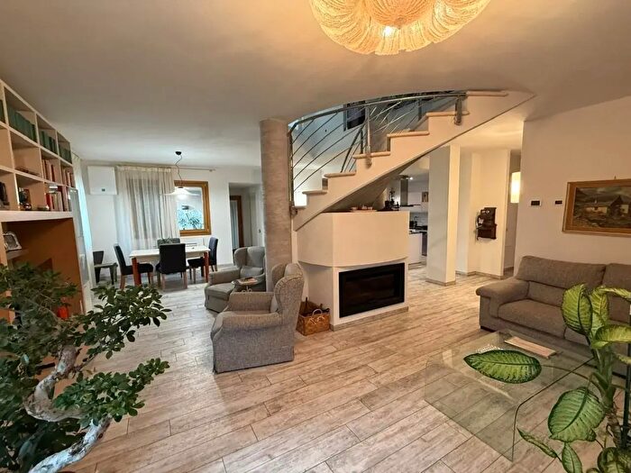 Casa con 7 locali in vendita in Certaldo