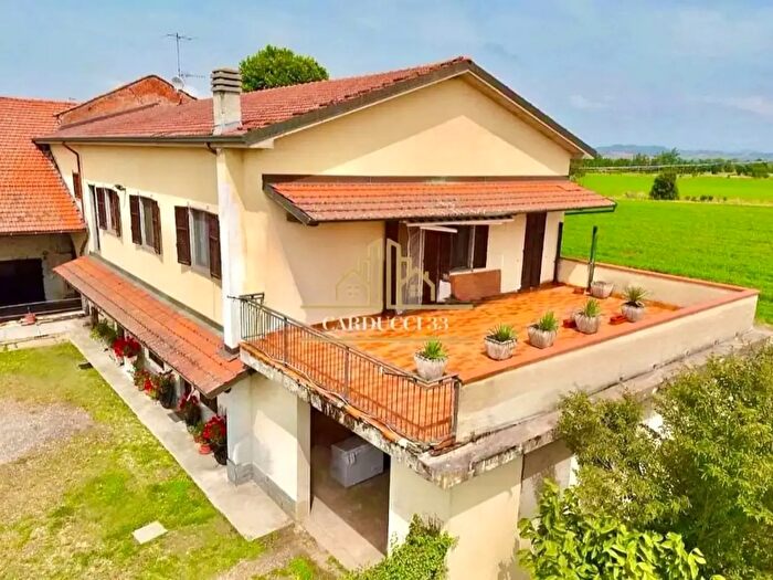 Casa con 12 locali in vendita in Tortona