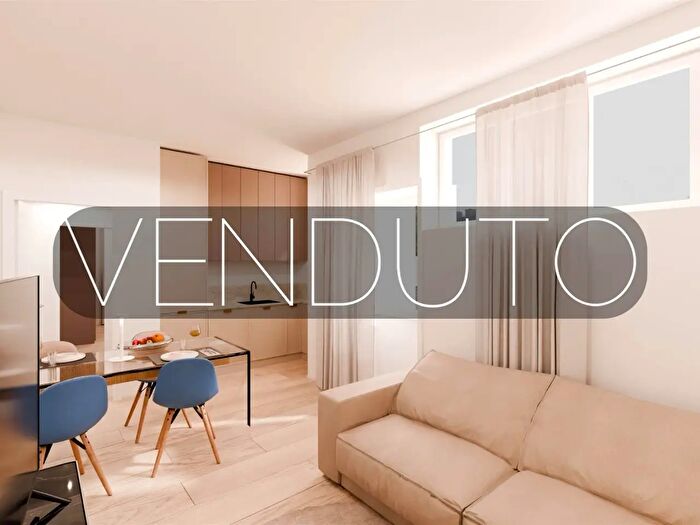 Appartamento trilocale in vendita in Via Creta, Milano