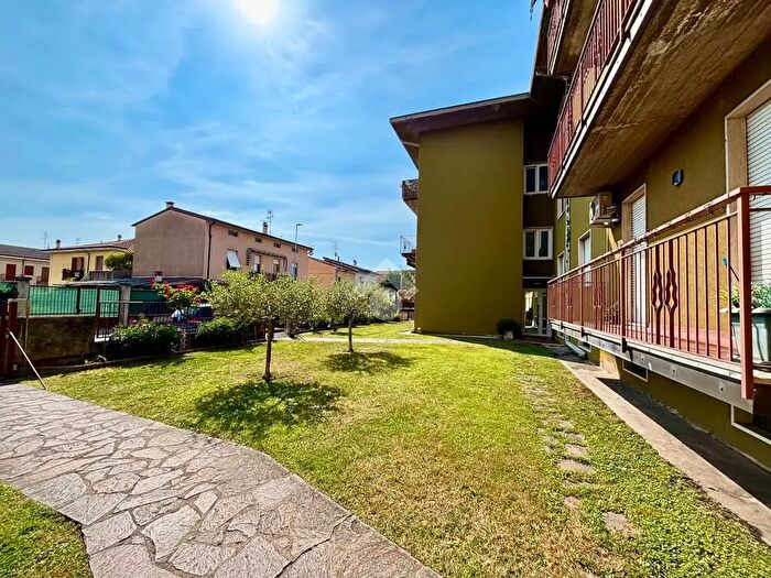 Appartamento quadrilocale in vendita in Via del Concilio, Sommacampagna
