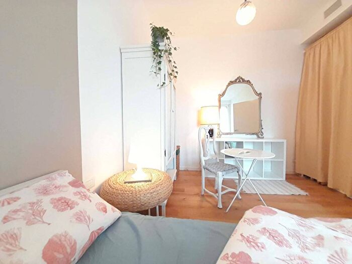 Appartamento con 6 locali in affitto in Via Giacomo Watt, Barona, Milano