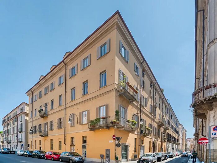 Appartamento quadrilocale in vendita in Via Santa Chiara, Torino