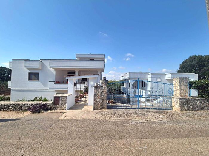 Casa con 6 locali in vendita in Contrada Coreggia, Alberobello