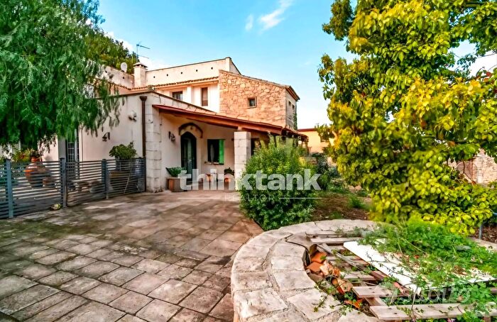 Casa con 12 locali in vendita in Traversa Fontana Mortilla, Siracusa