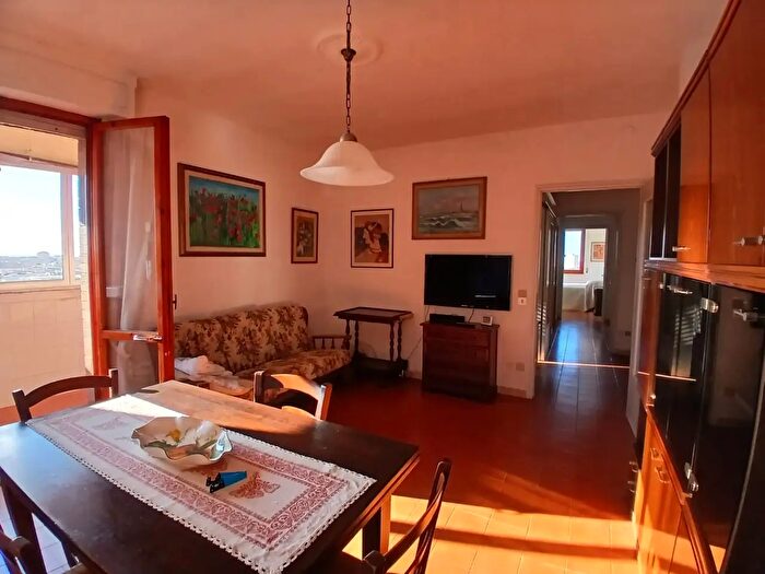 Appartamento trilocale in vendita in Via Haiphong, Livorno