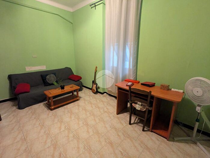 Appartamento trilocale in vendita in Via Zella, Genova