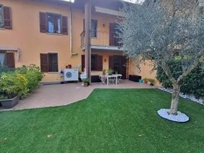 Casa quadrilocale in vendita in Via Einaudi, Capriano Del Colle