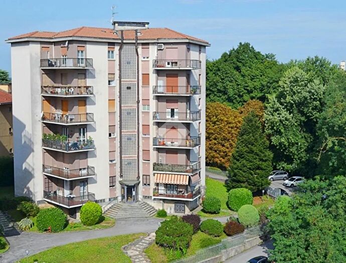 Appartamento trilocale in vendita in Via Mosè Bianchi, Carate Brianza