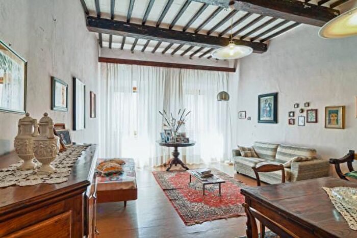 Appartamento con 6 locali in vendita in Castiglione Del Lago