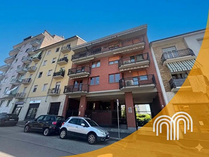 Appartamento con 5 locali in vendita in Via Rovereto, Torino