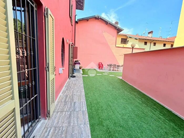 Appartamento trilocale in vendita in Via Olmeda, Capiago Intimiano