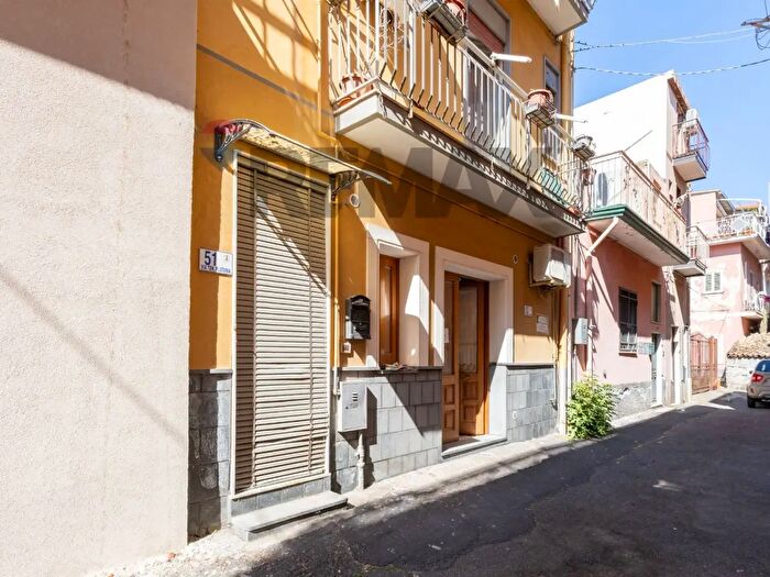 Casa con 7 locali in vendita in Via Tenente Platania, Motta SantAnastasia