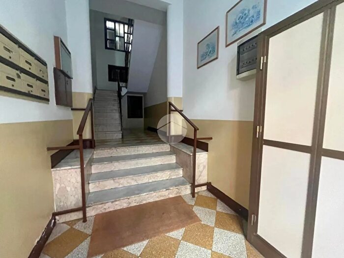 Appartamento trilocale in vendita in Via Giuseppe Crispi, Palermo