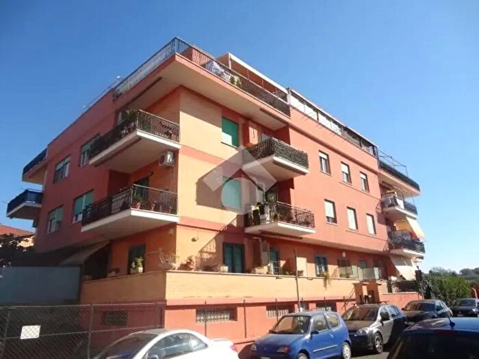 Appartamento trilocale in vendita in Via Emilia, Albano Laziale