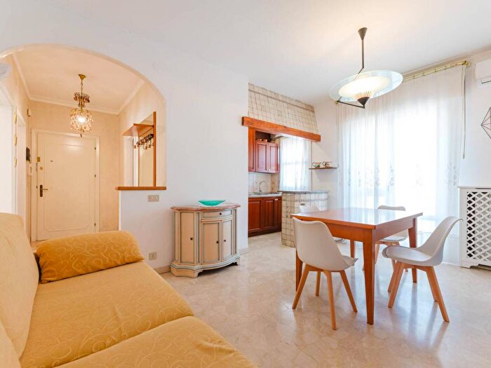 Appartamento trilocale in affitto in Via Costantino Nigra, Favorita, Venezia