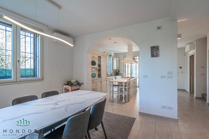 Casa con 8 locali in vendita in Via Martiri di Pizzocalvo, San Lazzaro Di Savena