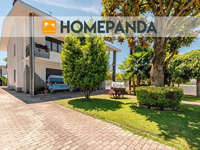 Casa con 9 locali in vendita in Via Giovanni XXIII, Vanzaghello