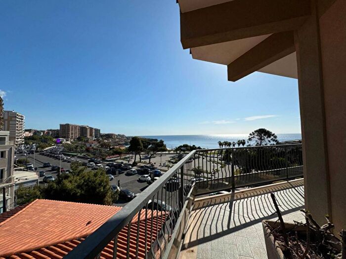 Appartamento con 6 locali in affitto in Piazza Europa, Corso Italia Europa, Catania