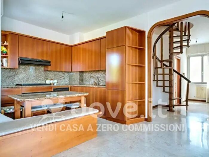 Appartamento quadrilocale in vendita in Via Redipuglia, Alzate Brianza