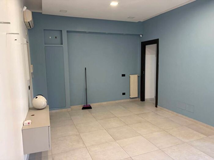 Appartamento trilocale in affitto in Via Bernardo Cavallino, Rione Alto, Napoli