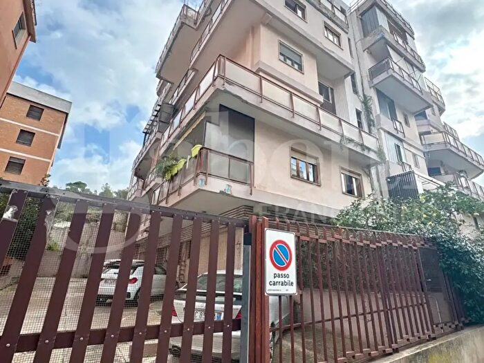 Appartamento quadrilocale in vendita in Nuda Proprietà Via Solmi, Cagliari