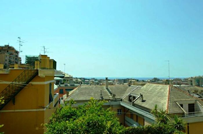 Appartamento con 6 locali in vendita in Via Borgoratti, Genova