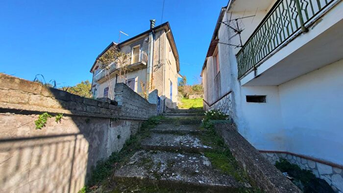 Casa con 5 locali in vendita in Via Campi, Roccabascerana