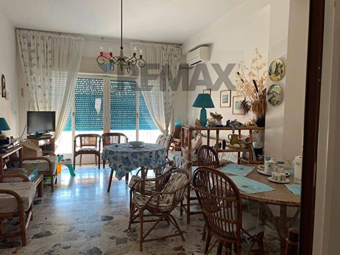 Appartamento con 5 locali in affitto in VIA LOMBARDIA, Lungomare Circe Via Badino, Terracina
