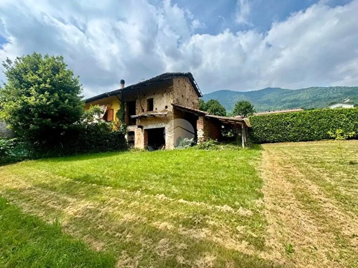 Casa trilocale in vendita in Via Verna, Val Della Torre
