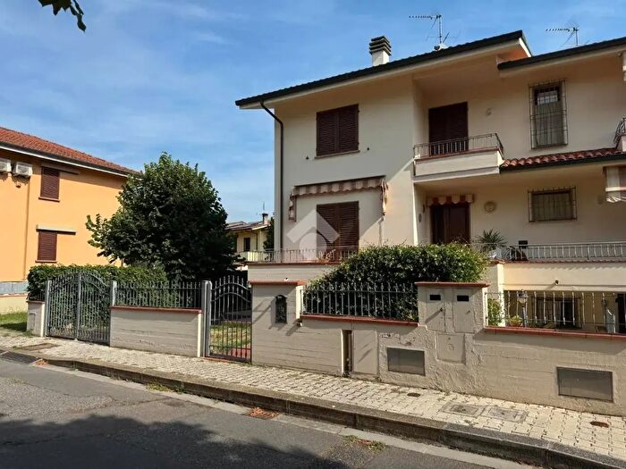Casa quadrilocale in vendita in Via Don Giovanni Minzoni, Chiesina Uzzanese
