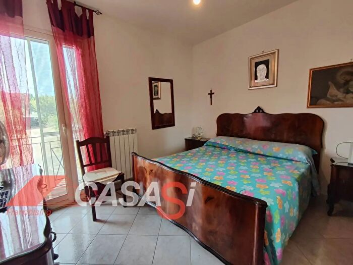 Appartamento quadrilocale in vendita in Via Valle dellIdro Casamassella, Uggiano La Chiesa