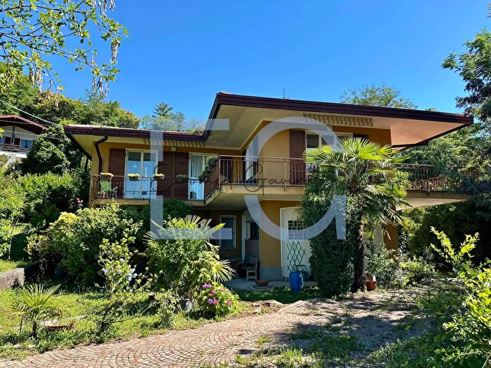Casa con 11 locali in vendita in Via Provenda, Laveno Mombello