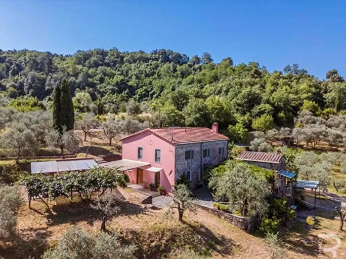 Casa con 6 locali in vendita in Strada Provinciale di Giucano, Fosdinovo