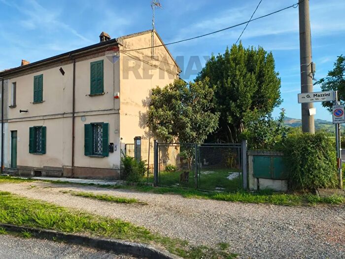 Casa quadrilocale in vendita in Via Mazzini, Montebello Della Battaglia