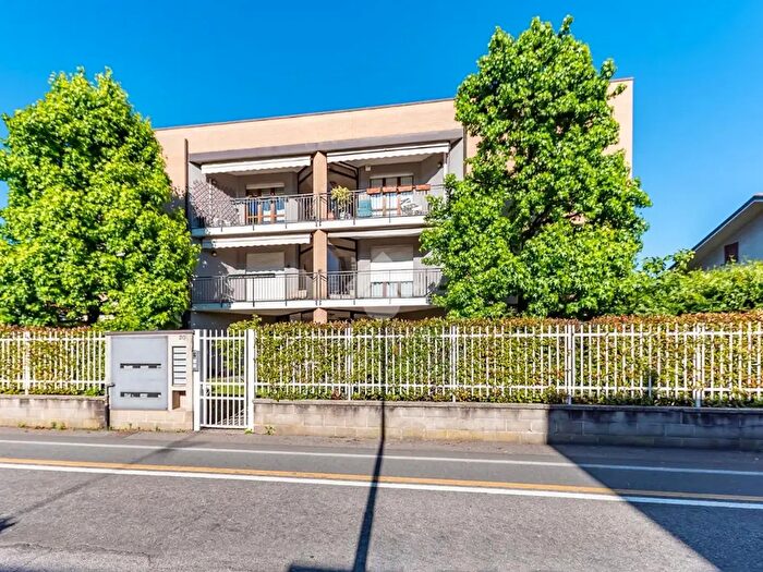 Appartamento quadrilocale in vendita in Via Treves, Lainate