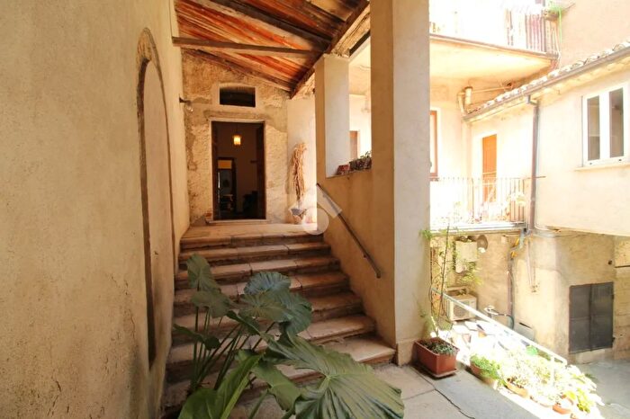 Appartamento quadrilocale in vendita in Via Don Gaetano Mauro, Montalto Uffugo