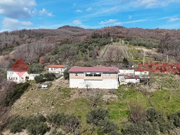 Casa con 10 locali in vendita in Via Fiego, Montesarchio